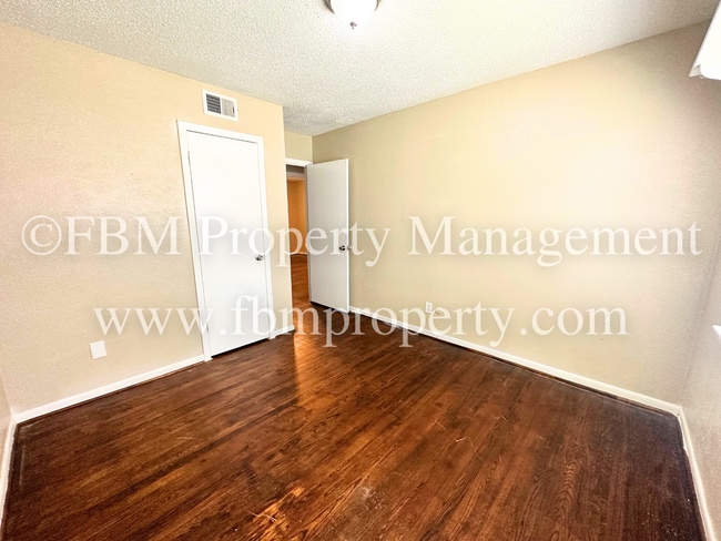 Building Photo - 509 Lake Shore Dr