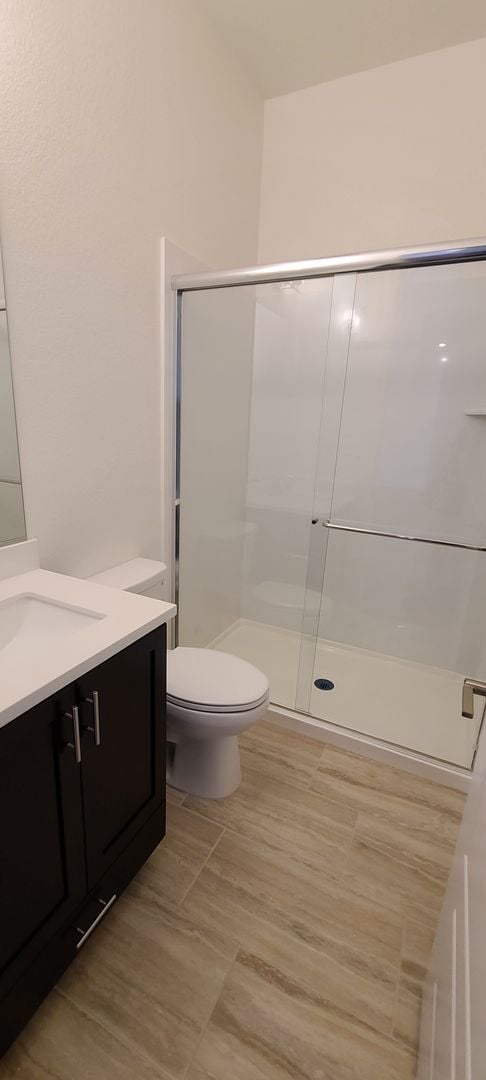 Building Photo - Stunning home with luxurious wood floor and beautiful spacious yard