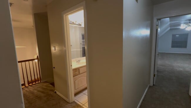 Building Photo - 408 Hidden Oaks Cir