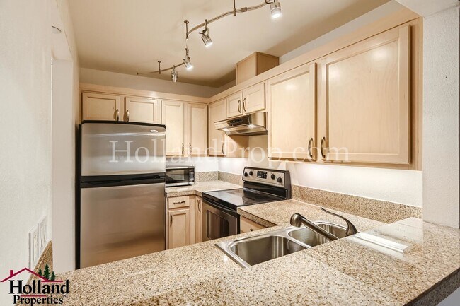 Building Photo - Charming 1-Bedroom Apartment in the Heart ...