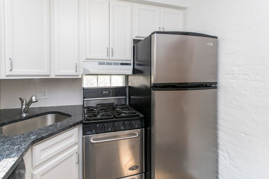 Building Photo - 527 S Lecount St