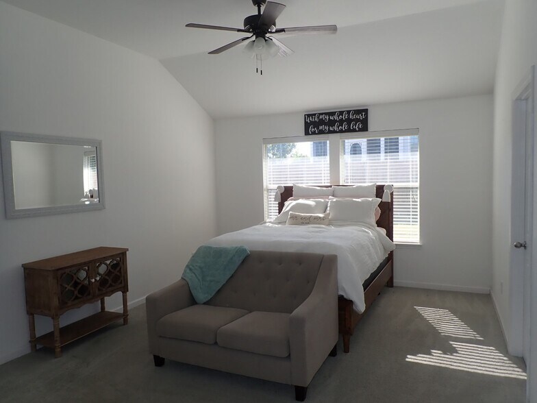 Master Bedroom - 9801 Willowick Ave