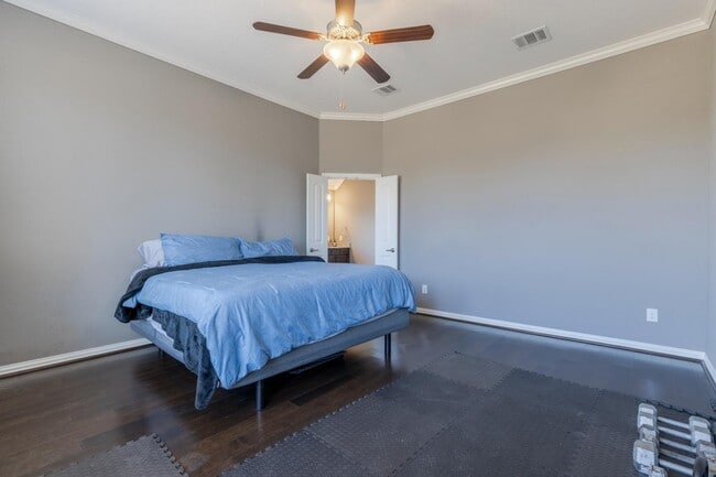 Building Photo - 8727 Hideout Bnd