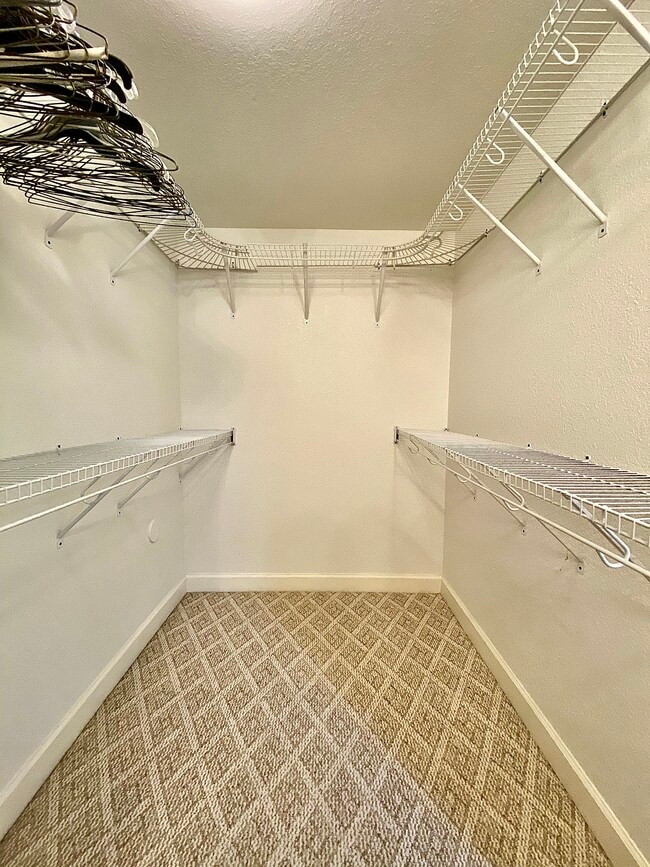 Building Photo - Rossen Retreat