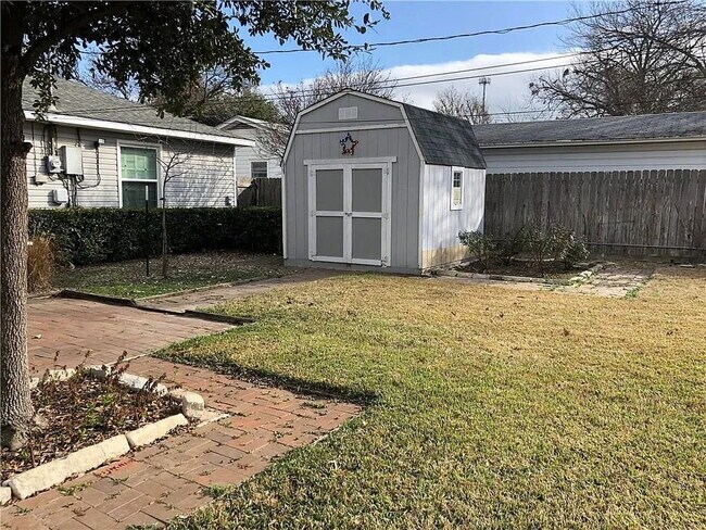 Building Photo - 2212 N 43rd St