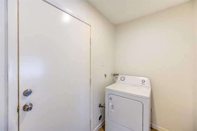 Building Photo - 9811 Shadydale Ln