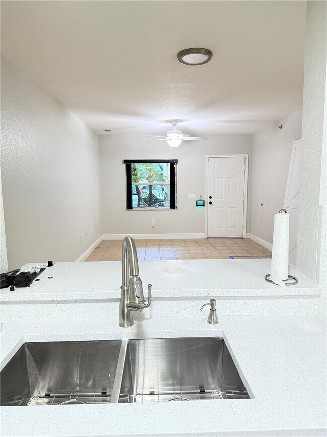 Building Photo - 2901 Riverside Dr