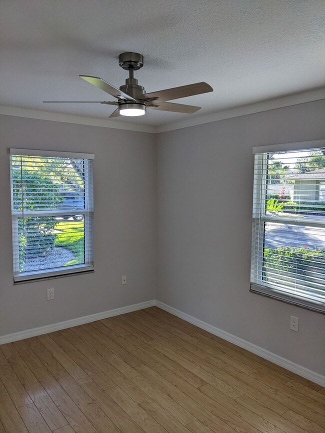 Building Photo - 4063 Center Pointe Pl