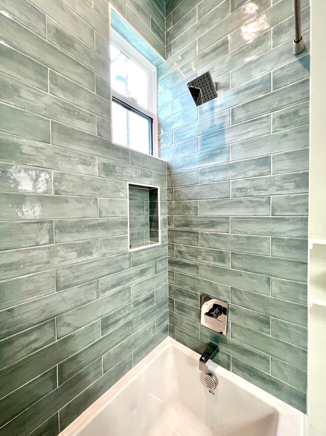 Building Photo - 1112 Tomato Aly