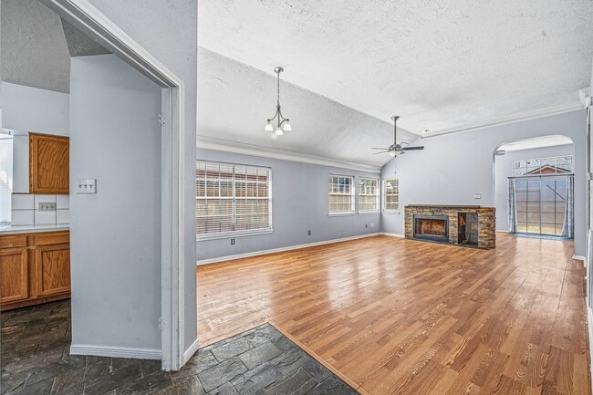 Building Photo - 15974 Oak Mountain Dr