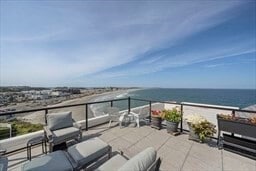Building Photo - 62 Oceanside Dr