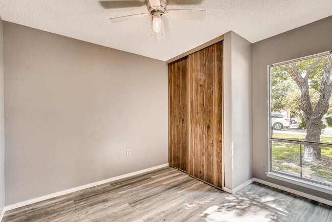 Building Photo - 16406 Spruce Cove St