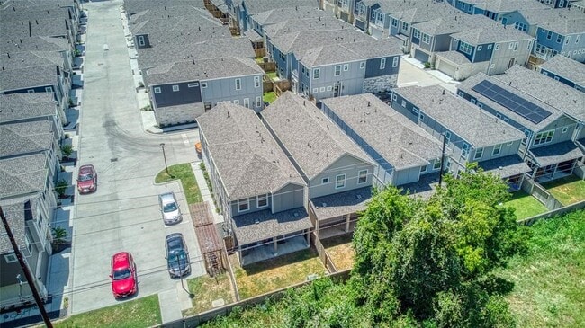 Building Photo - 16012 Oregon Oak Dr
