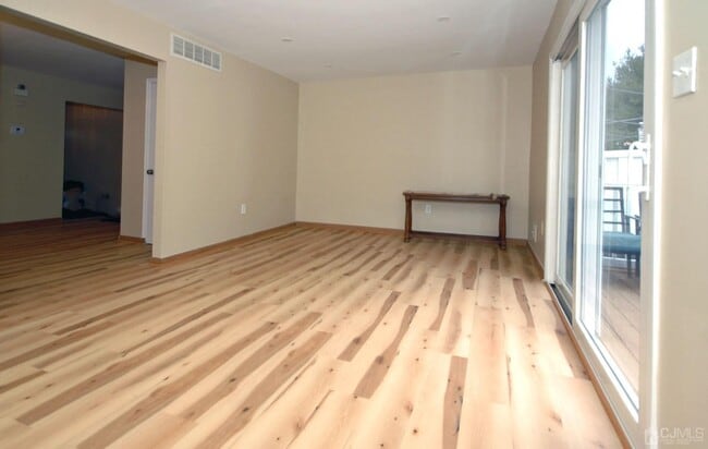 Building Photo - 17 Gardenia Ct
