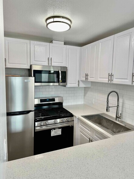 Building Photo - 149 N Commonwealth Ave