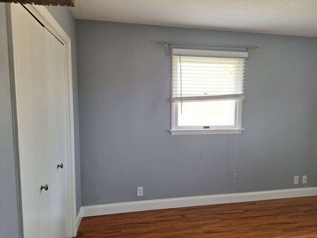 Building Photo - 1084 Nease Dr