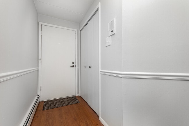 Building Photo - 5340 Waterbury Ct
