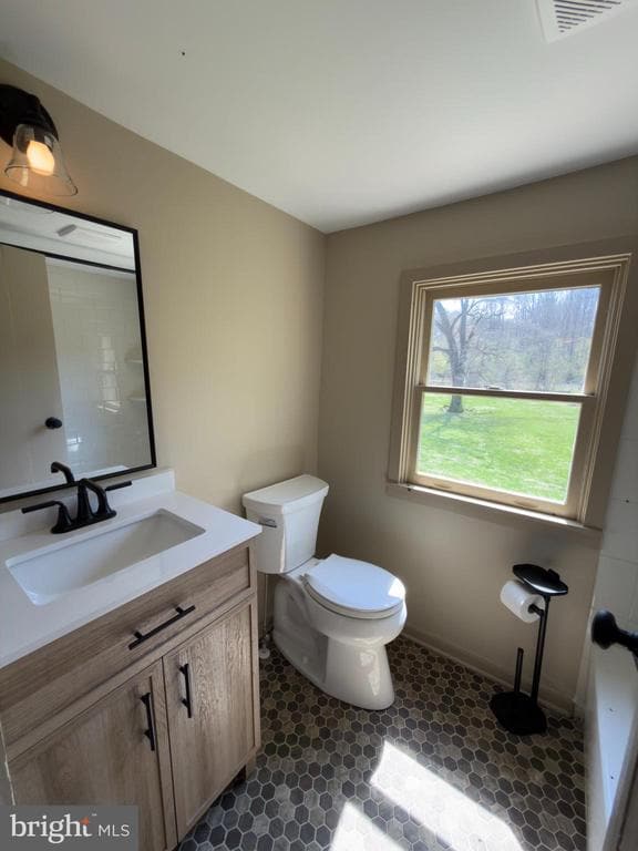 Building Photo - 37905 Snickersville Turnpike