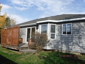 Building Photo - Centrally Located and Updated 3BD 2BA