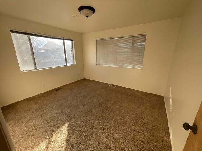 Building Photo - 1415 280 E