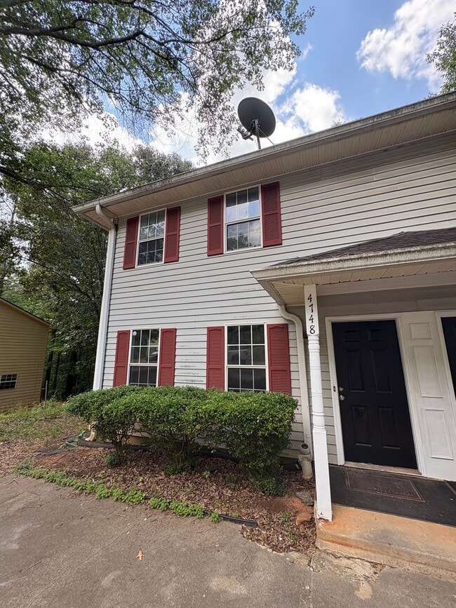 Building Photo - 2 Bedroom Townhome in Flowery Branch!
