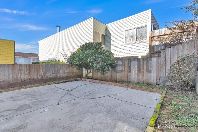 Building Photo - 830 Sargent St