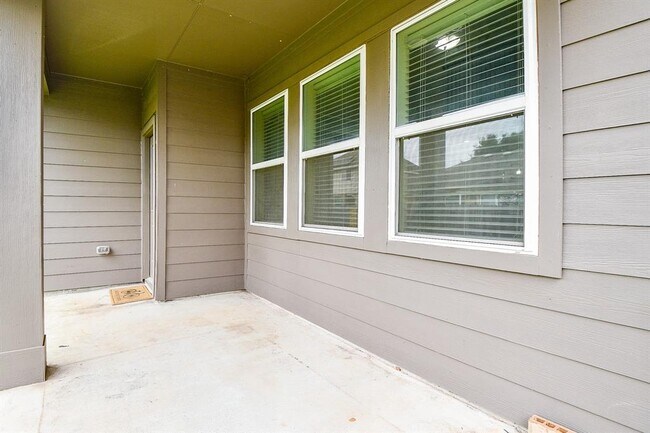 Building Photo - 6326 Prince Pl Dr