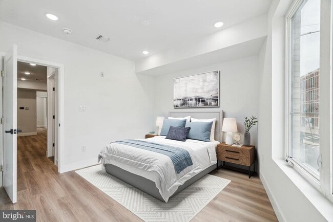 Building Photo - 2330 Frankford Ave