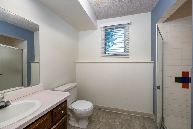 Building Photo - Spacious 5-Bedroom Home with Bonus Room & ...