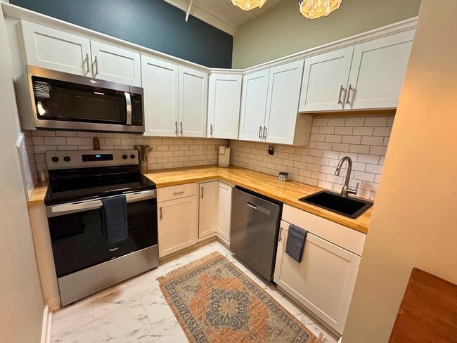 Building Photo - 109 W Laurel Ave