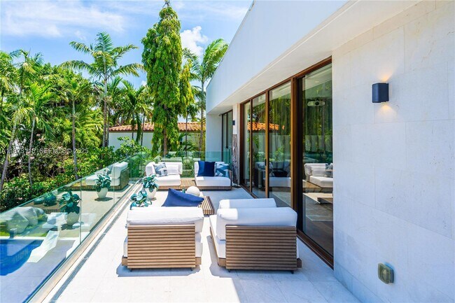 Building Photo - 3009 Pine Tree Dr