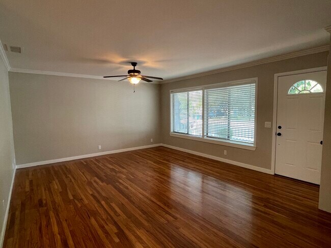 Living Room - 1515 Redwood Ave