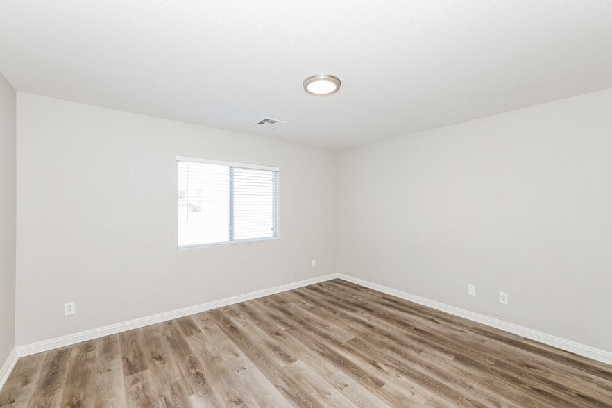 Building Photo - 5084 Tunnel Falls Dr