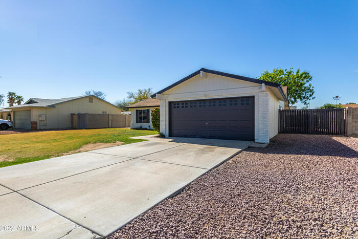 Building Photo - 8533 W Golden Ln