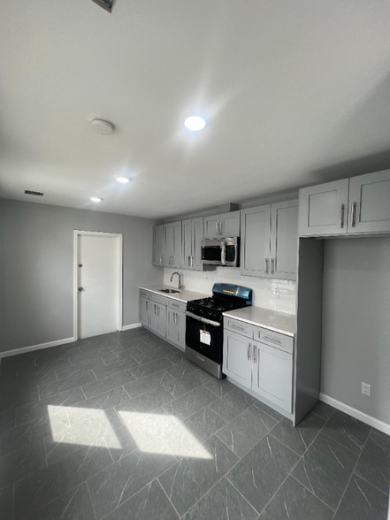 Building Photo - 54 9th Ave
