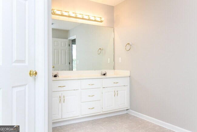 Building Photo - 301 Saddlewood Dr
