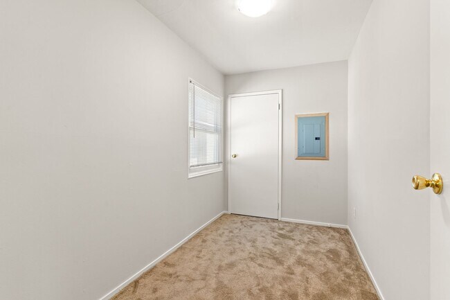 Building Photo - 170 Belleview Dr