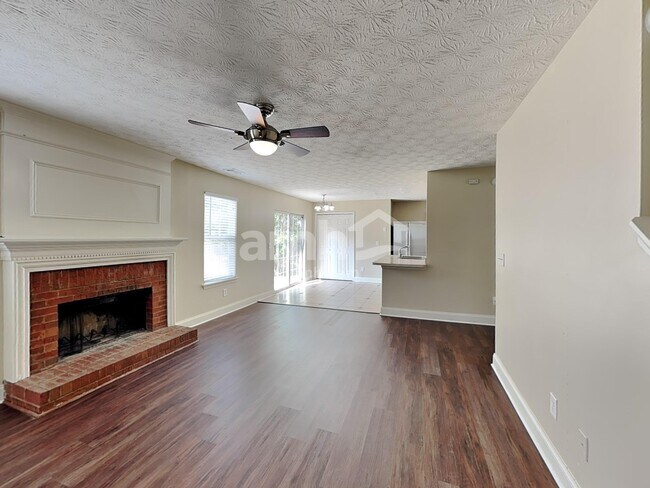 Building Photo - 1728 Silverchase Dr SW