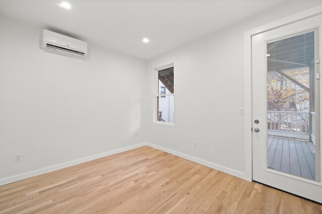 Building Photo - 119 Storms Ave