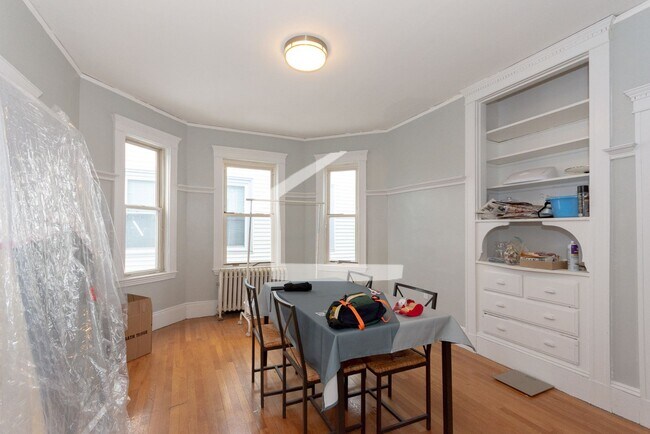 Building Photo - 9/1 Spacious Packard's Corner 4BR/2BA w/ba...