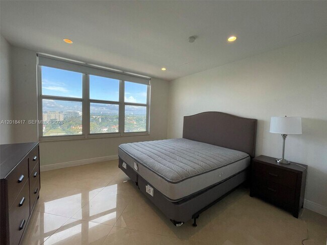 Building Photo - 4747 Collins Ave