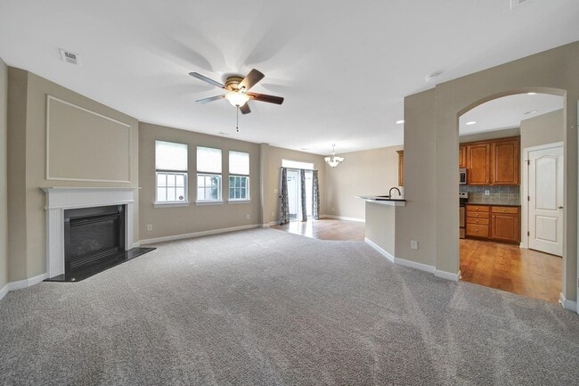 Building Photo - Beautiful Three Bed Two and Half Bath Town...