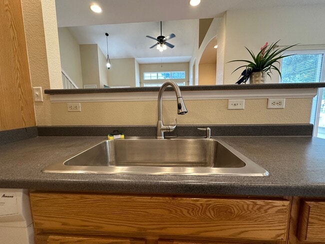 Building Photo - Beautiful 2BD/2.5BA Lafayette Home!