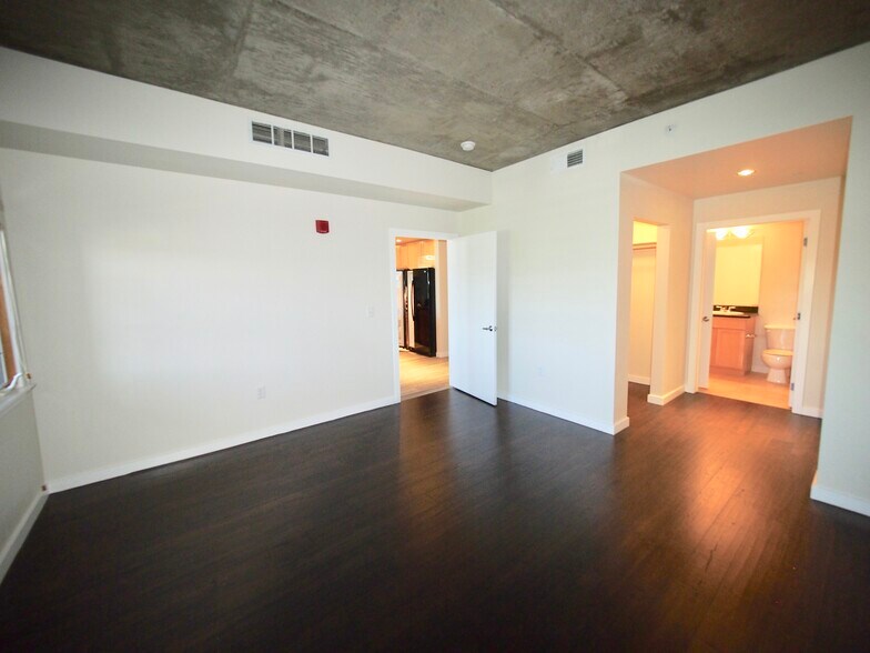 Building Photo - 275 S Harrison St