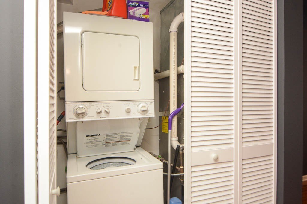 Building Photo - 1448 W Blackhawk St