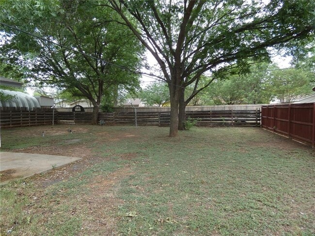 Building Photo - 3 bedroom, 2 bath