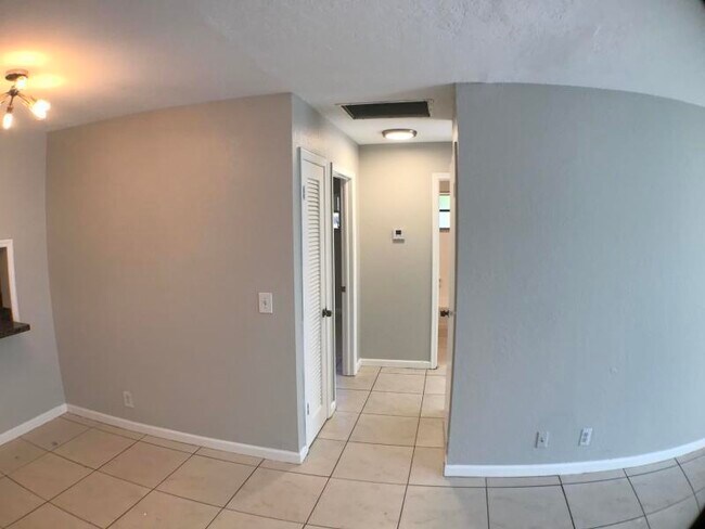 Building Photo - 220 Croton Ave