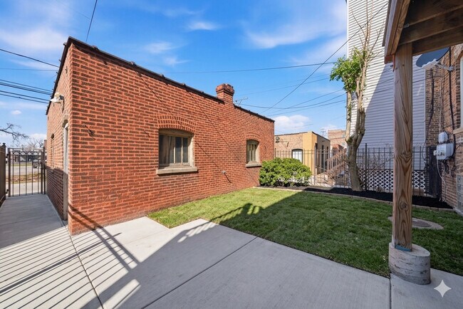 Building Photo - 8024 S Vernon Ave