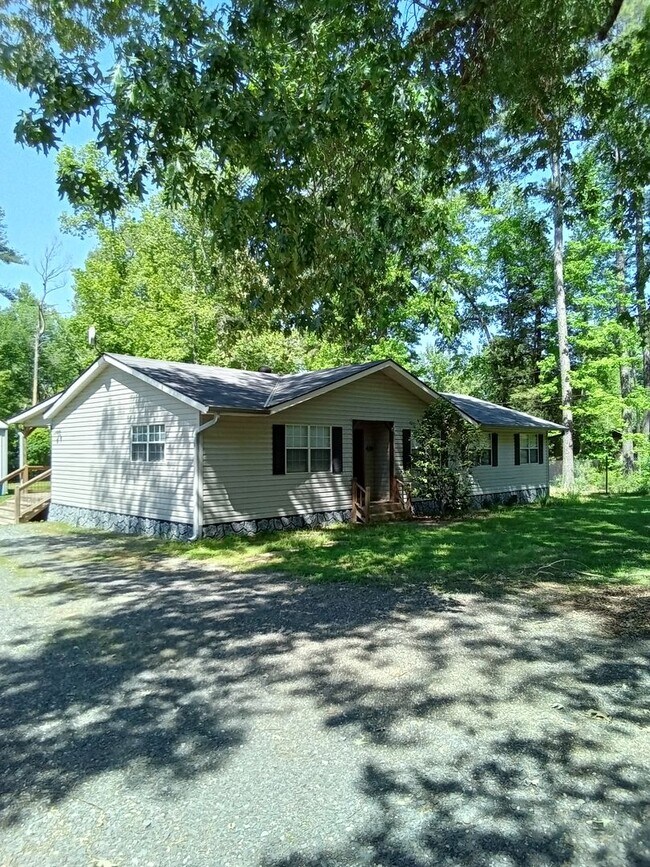Building Photo - Haughton Home!