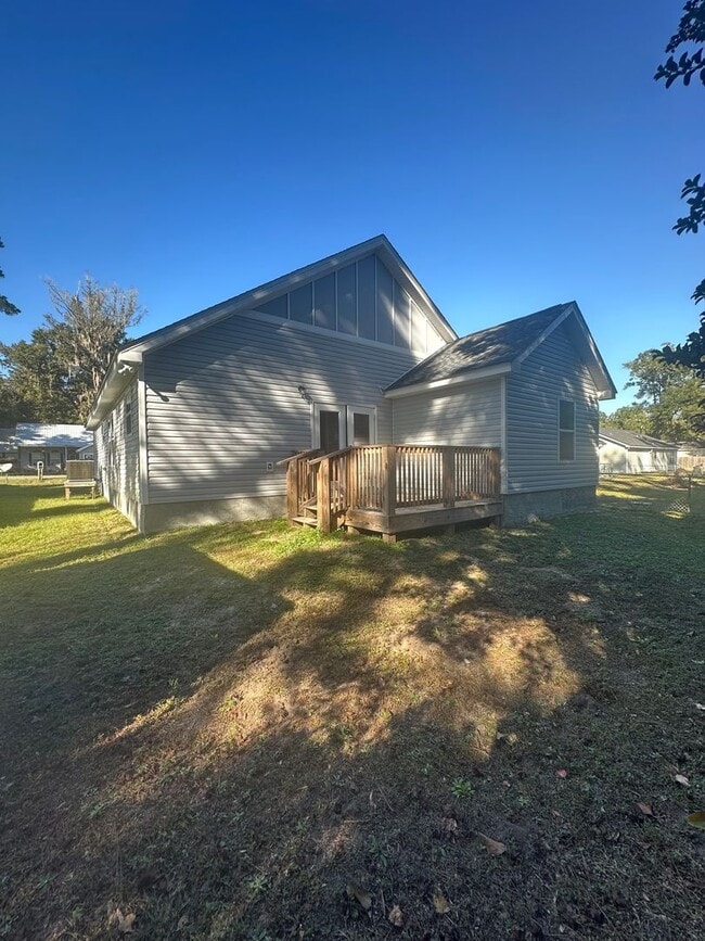 Building Photo - 3 Bedroom with extra Office Space AVAILABLE NOW!